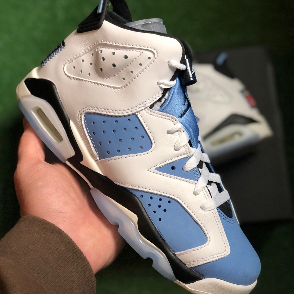 Air Jordan retro 6 UNC University Blue size 5y and 5.5y 6.5w 7w